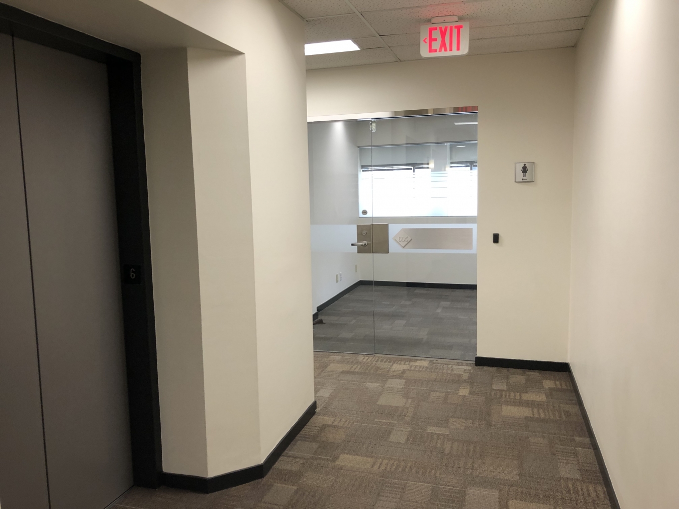 Corner suite with deck