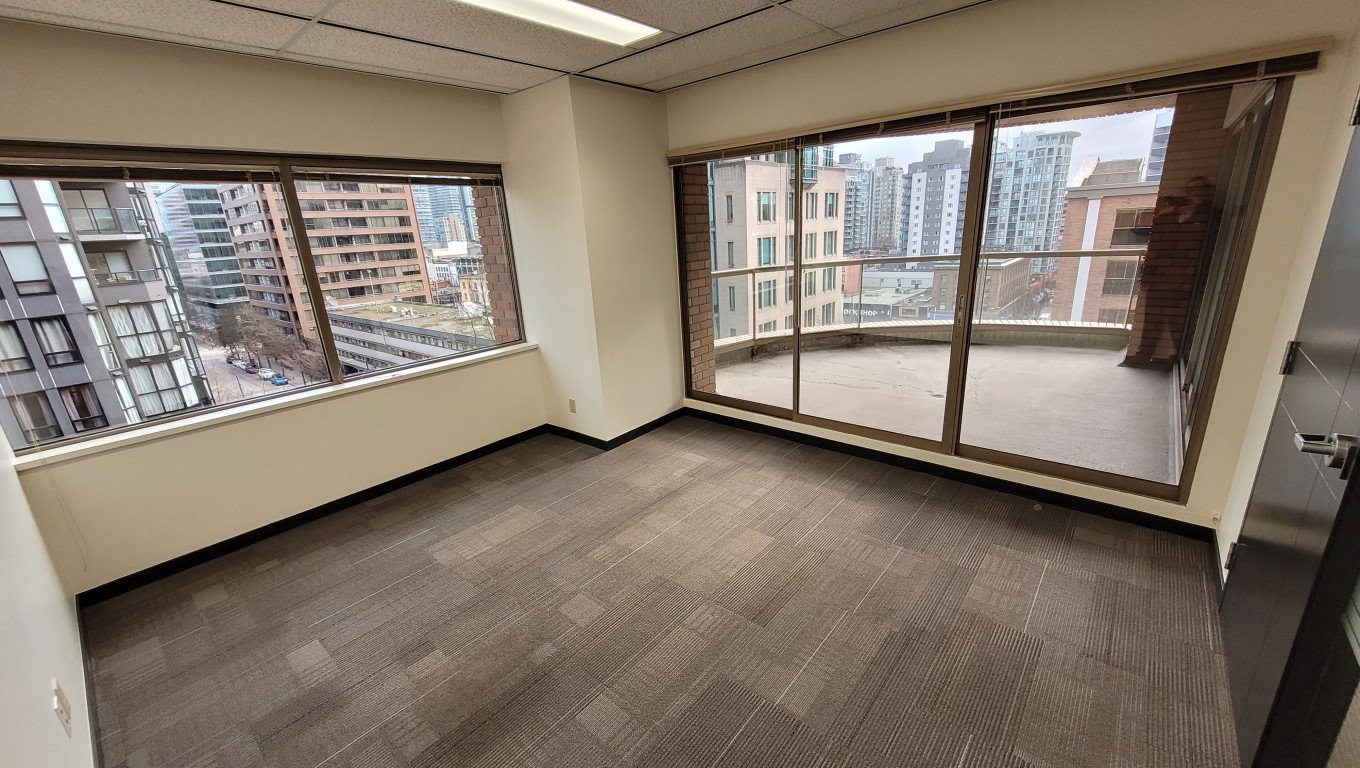 Corner suite with deck