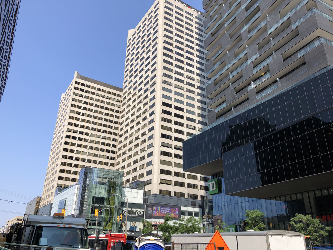 Intelligent - 2300 Yonge