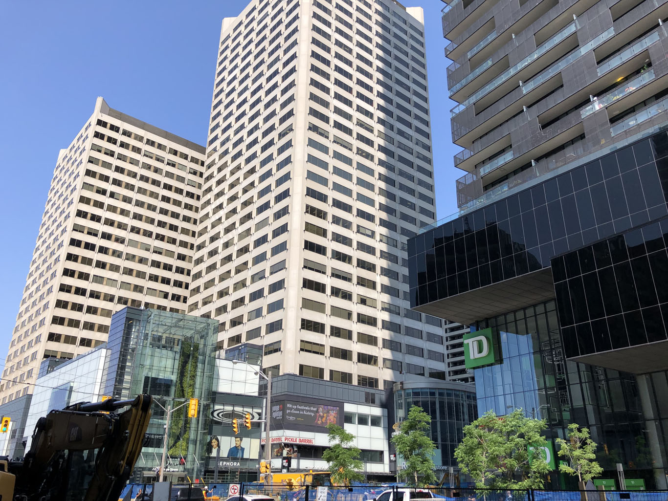 Intelligent - 2300 Yonge