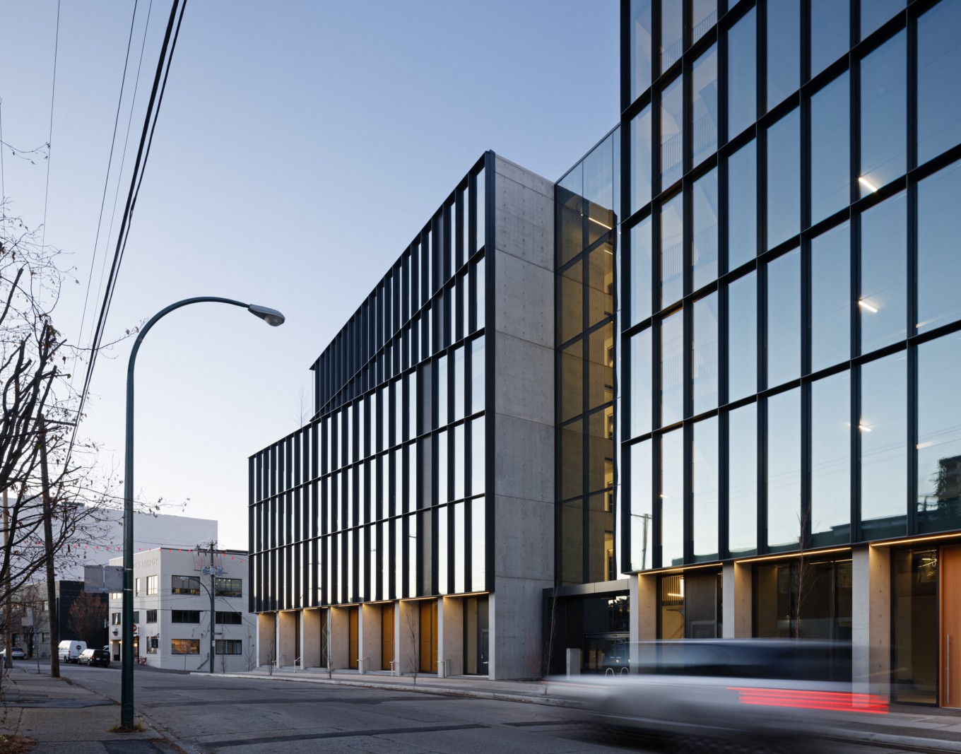 Aritzia - 411 Railway