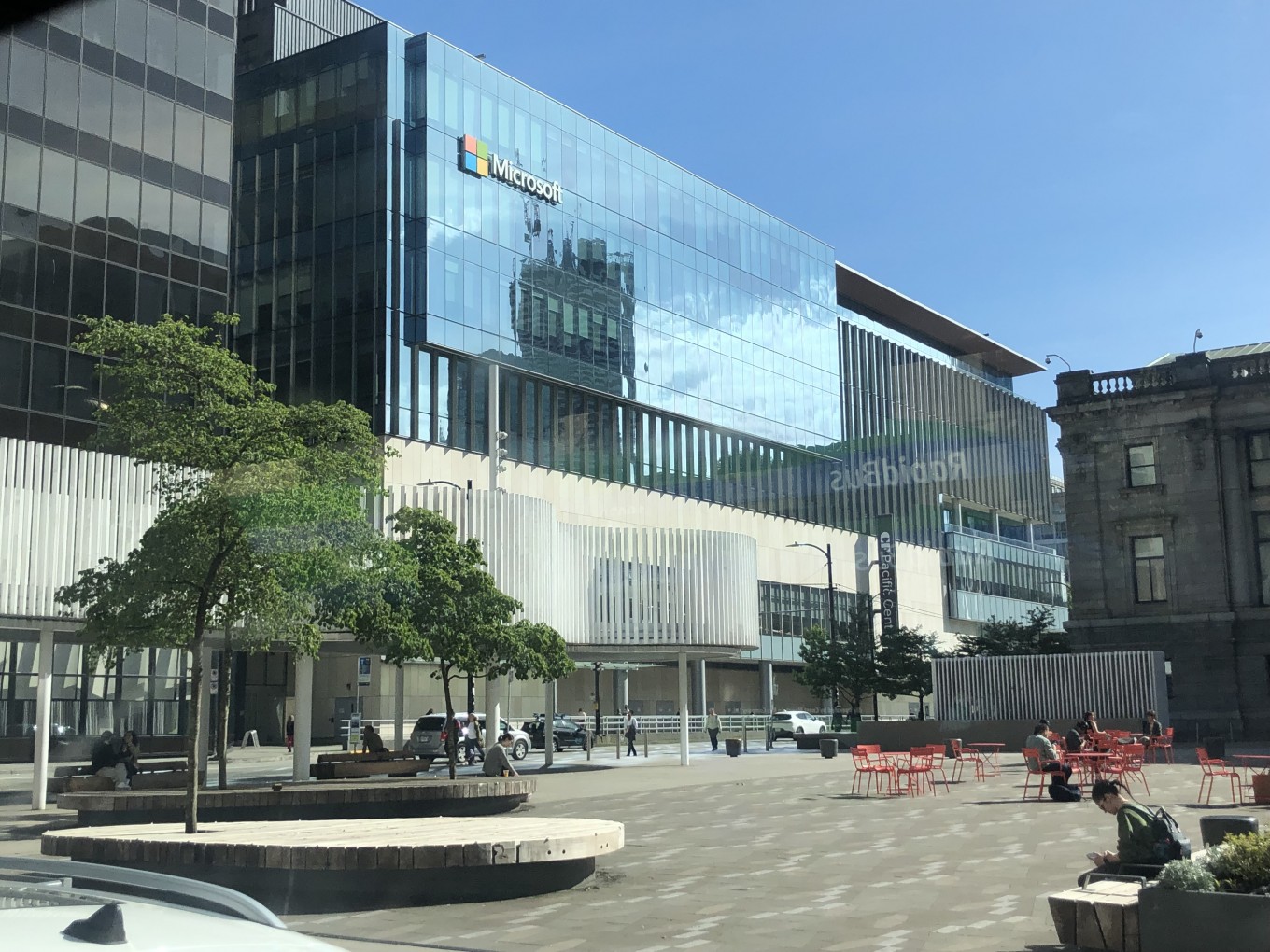 Lululemon - 4 floors